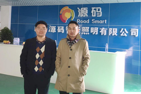 源码总经理王兴庆与壹串通董事长李锦魁合影